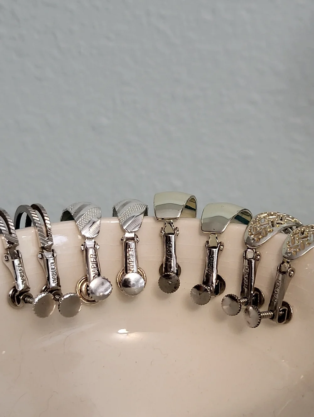 4pr Napier Clip On Earrings - Picture 2 of 5
